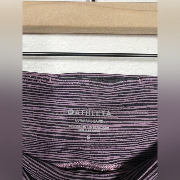 ATHLETA Ultimate Linear Lines Capri - Picture 3 of 4